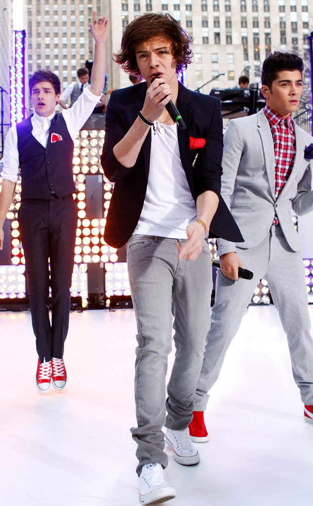Harry Styles Most Fashion Forward Looks Of All Time From Rock N Roll To Gucci God E Online